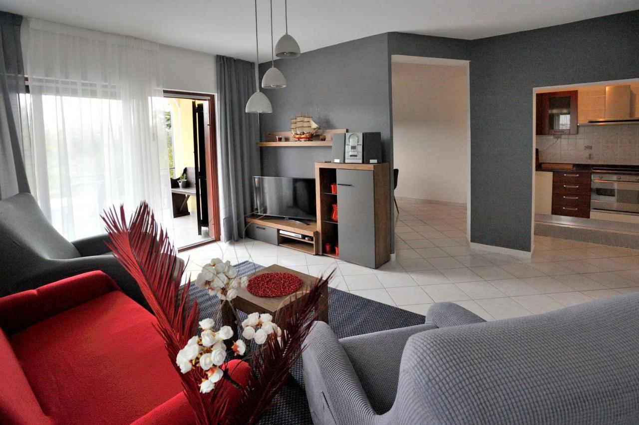 Apartment Vinja Porec - Privat Garden - Whirlpool Exterior photo