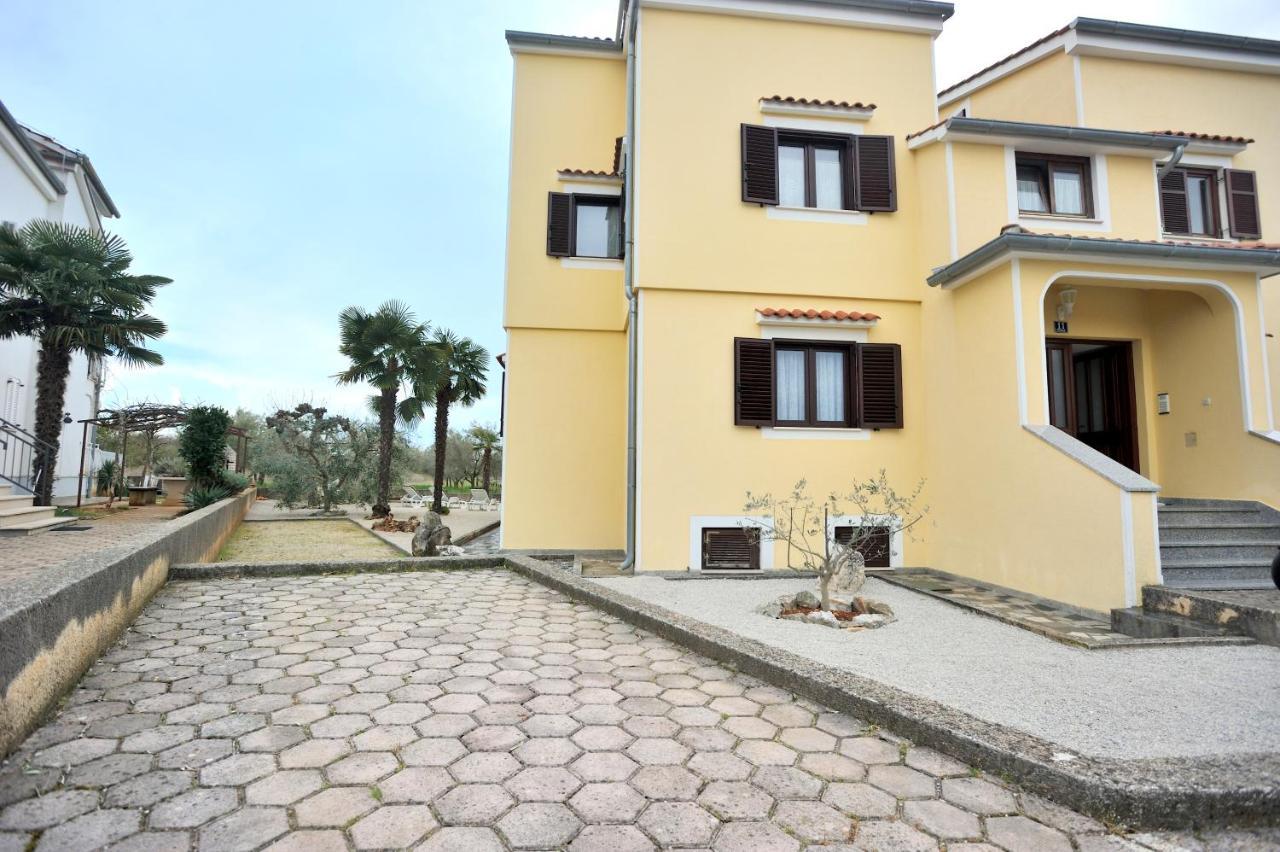 Apartment Vinja Porec - Privat Garden - Whirlpool Exterior photo
