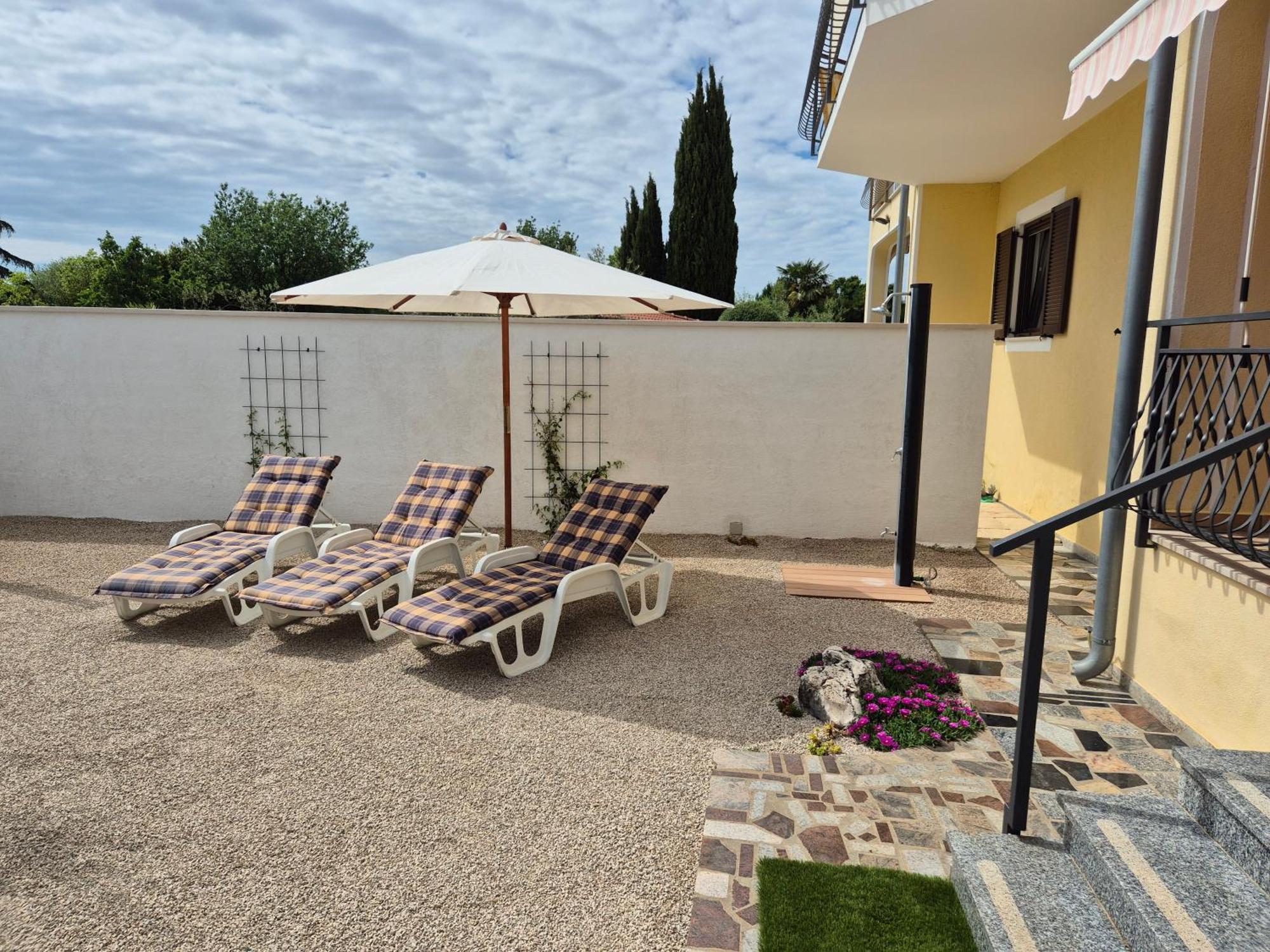 Apartment Vinja Porec - Privat Garden - Whirlpool Exterior photo